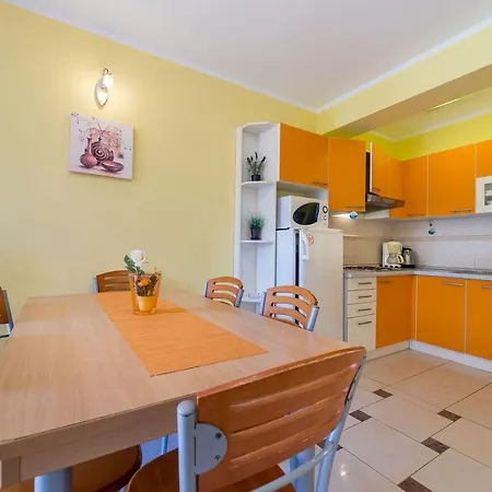 350 Meter Zum Mit Wifi, Klima Baska (Krk)